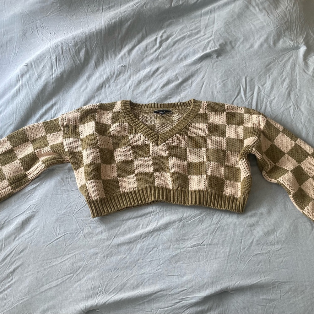V-Neck Checkered Sweater - Olive and Cream